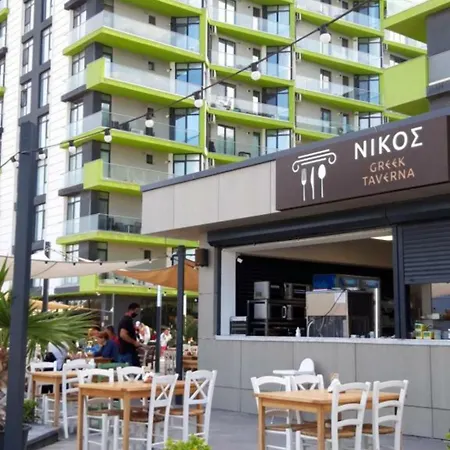 Mamaia Nord & Alezzi 20 M De Plaja Apartment *