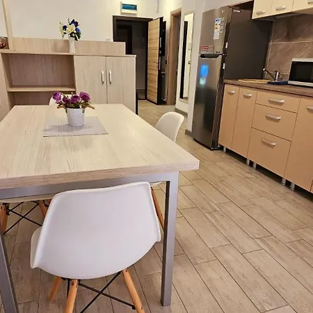 Apartment Mamaia Nord & Alezzi 20 M De Plaja Năvodari