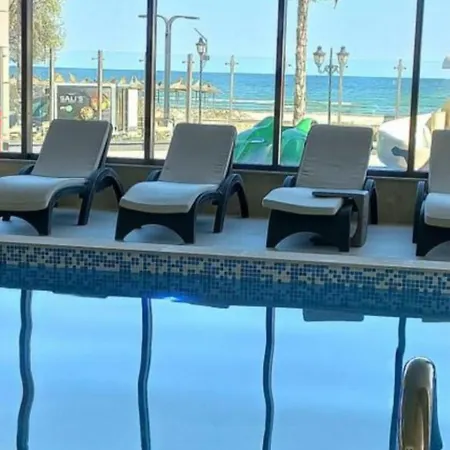 Mamaia Nord & Alezzi 20 M De Plaja Apartment *