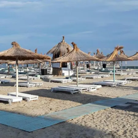 Apartment Mamaia Nord & Alezzi 20 M De Plaja