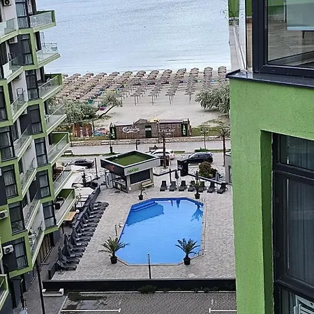 Mamaia Nord & Alezzi 20 M De Plaja